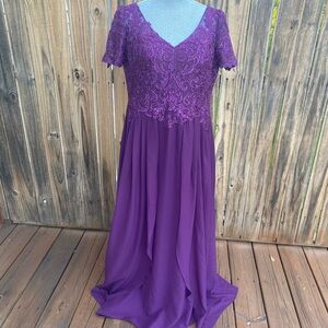 JJ’s House Purple Lace Short Sleeve sheer detail mother of the bride dress Sz 14